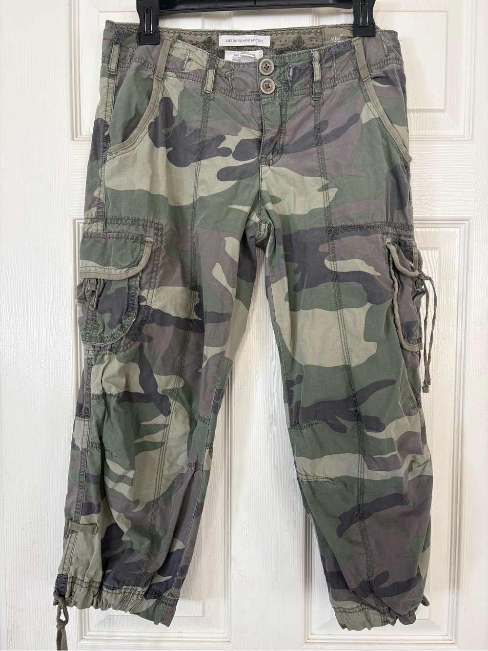 Vintage Abercrombie and Fitch Sz M Green Y2k Camo Cargo Capris Moose logo #201